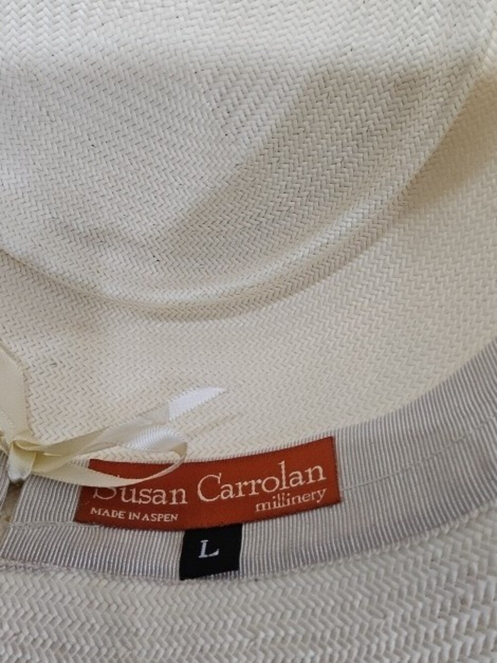 Women’s Cream Straw Sun Hat with Contrast Stitching - Picture 3 of 3